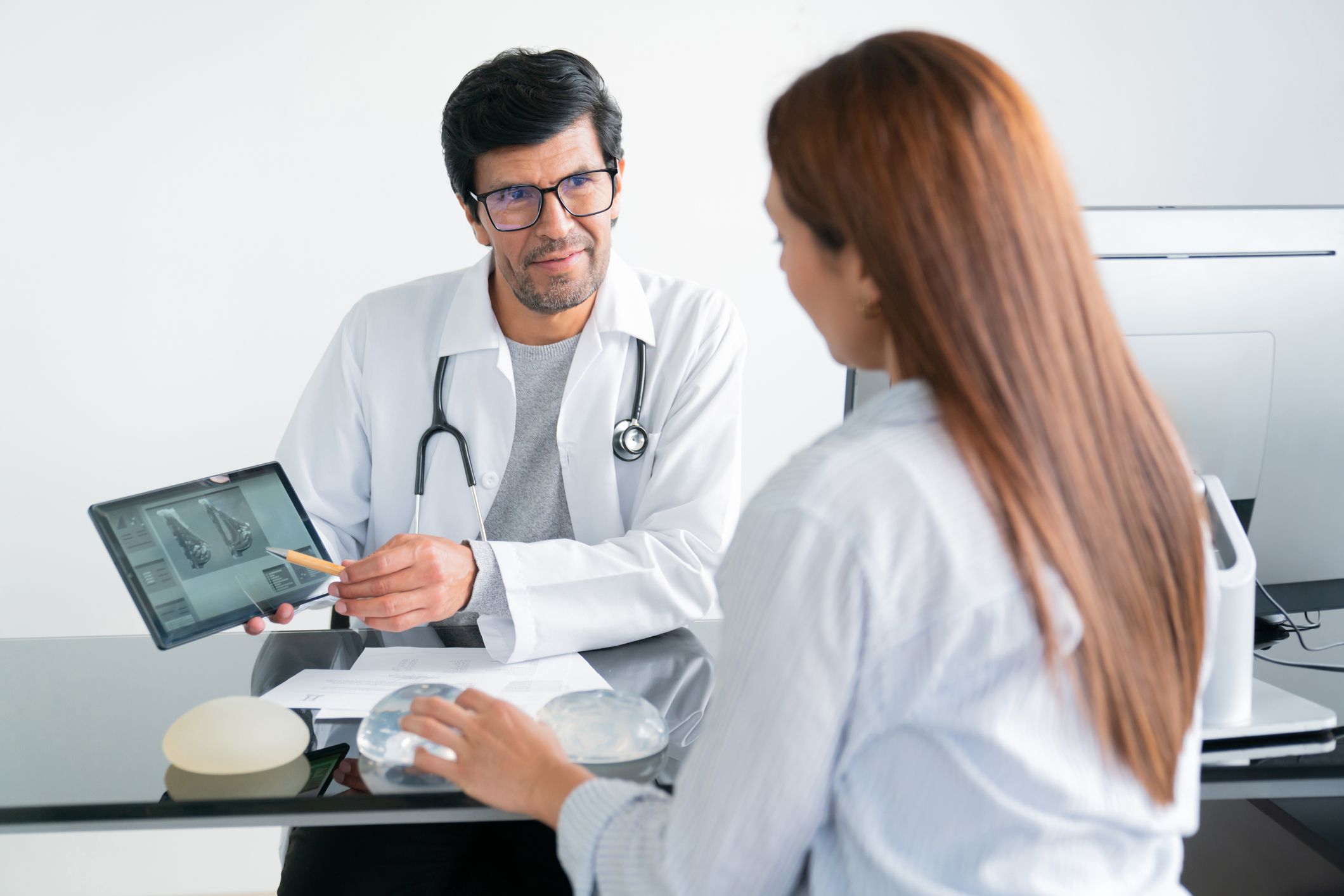 Wymiana implantów piersi - kiedy?