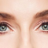 Korekcja powiek: zabieg, który przywraca spojrzeniu świeżość i harmonię Korekcja powiek: zabieg, który przywraca spojrzeniu świeżość i harmonię