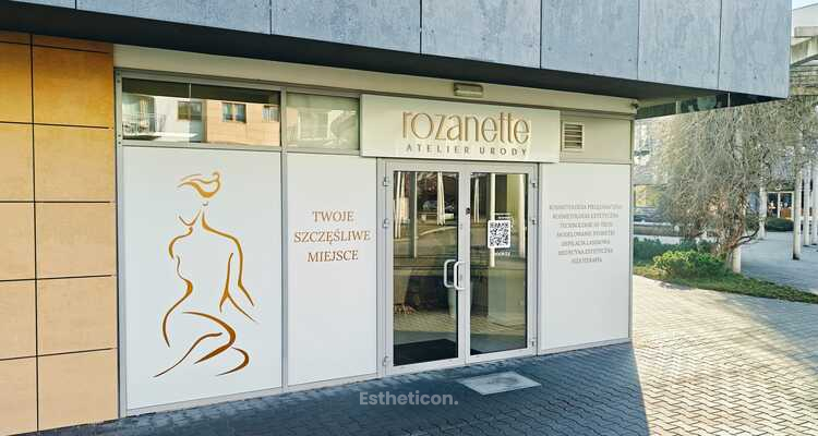 Menopauza a skóra — jak przebudowa hormonalna zmienia wszystko i co robić w gabinecie