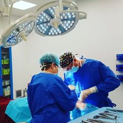 Klinika NawMedica - zespół podczas zabiegu chirurgicznego