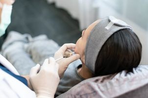 Wstrzykiwanie kwasu hialuronowego