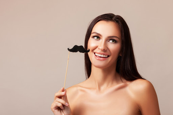 Usuwanie wąsika u kobiet