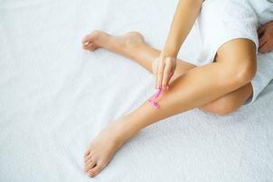 Golenie włosów przed depilacją laserową