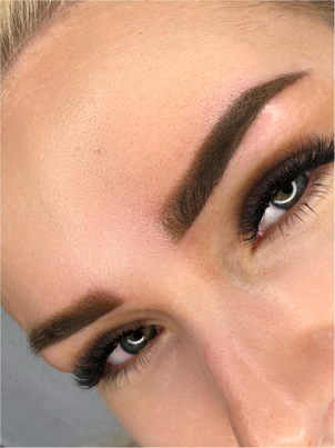 Makijaż permanentny brwi – pudrowe ombre